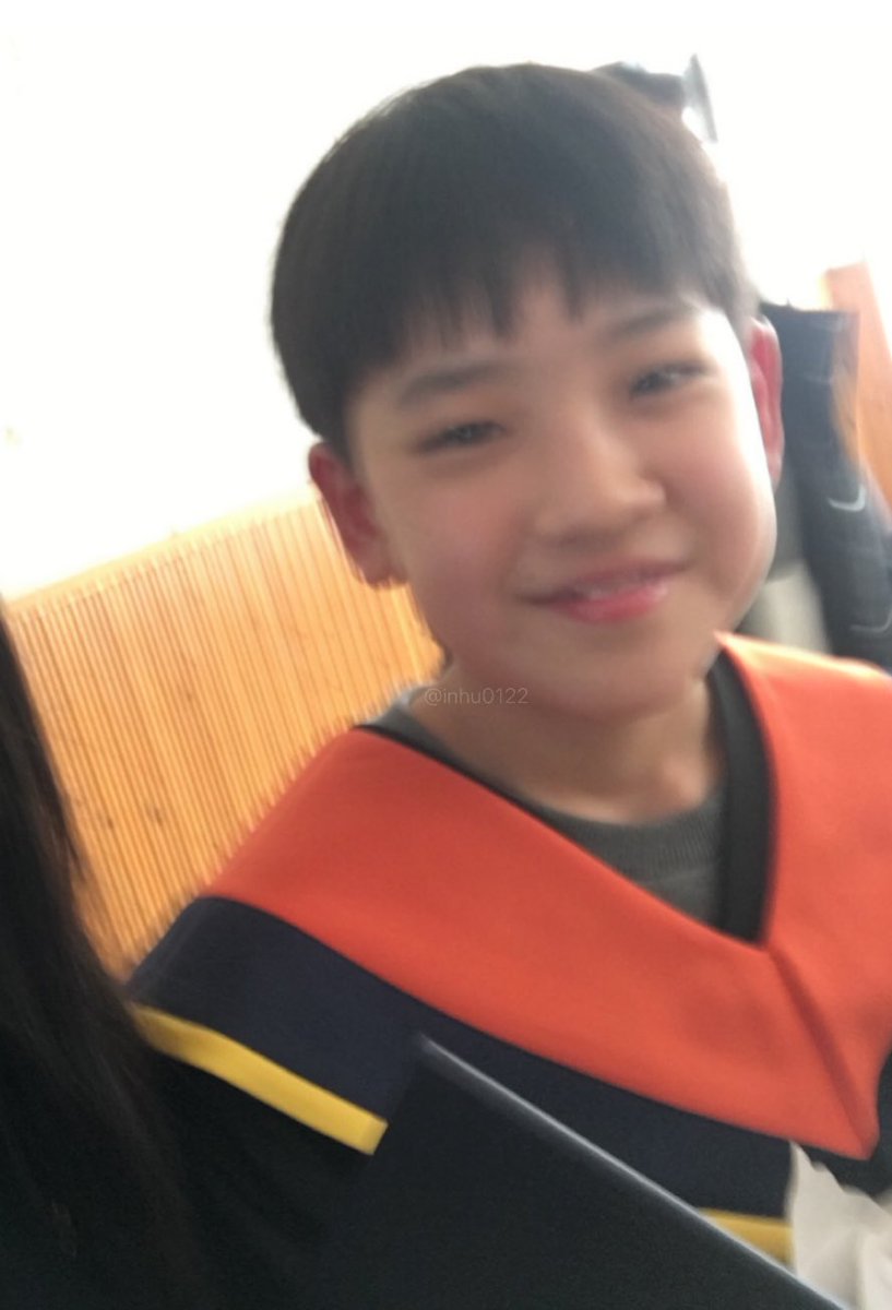 inhu0122's tweet image. 저 사실 아이딧 민재군이랑 초•중 동창이엇어요ʺ̤ʺ̤
그때는 민재가 아이돌 하고 싶어하는 줄도 몰랐는데ㅋㅋ
사진은 민재 초등학교 졸업식 때 같이 찍은 셀카입니당
과거사진이 별로 안 풀렸다길래 생각나서 올려용
사진값으로 김인후 직캠 한 번씩만 봐주세요…🫶🏻

#아이딧 #IDID #김민재 #KIMMINJAE