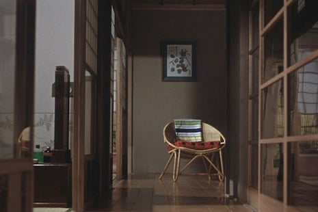 Rocco_Parondi's tweet photo. Cameos in movies:
Yasujirล Ozu
We're not talking about explicit personal appearances here, but rather a strong distinctive signature, a poetic and highly personal mark. The great Japanese Master often used prominent static shots of landscapes, objects, or interiors in his films to interrupt the narrative and provide a transitional or reflective element. For those who know (and love) him, these are comparable to a cameo, an implicit presence of artistic value. These "Ozu-esque" shots have been called "Ozu moments" or "pillow shots".
#YasujirลOzu #Ozumoments