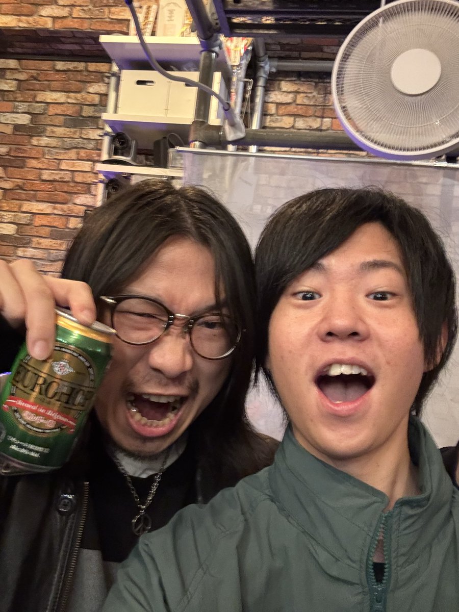 issei_drums's tweet photo. 10/25は神野りょうバンドで中目黒sparc joyに出演しました！🥁🙏
スタッフの小関さんがすんごい方でして、ドラムのお話したくさんできて感無量でした…
西さんと機材をシェアし合いながら演奏させていただき、お互い発見がありつつ、
司くん、もっさんも久々であがった…！
温かい素敵な空間でした！ https://t.co/EunYl8o9Q6