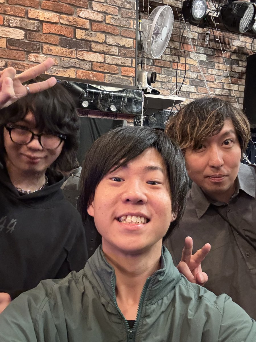 issei_drums's tweet photo. 10/25は神野りょうバンドで中目黒sparc joyに出演しました！🥁🙏
スタッフの小関さんがすんごい方でして、ドラムのお話したくさんできて感無量でした…
西さんと機材をシェアし合いながら演奏させていただき、お互い発見がありつつ、
司くん、もっさんも久々であがった…！
温かい素敵な空間でした！ https://t.co/EunYl8o9Q6