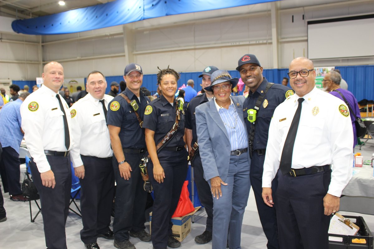 RepAdams's tweet image. On #NationalFirstRespondersDay, I want to thank our EMTs, firefighters, and law enforcement officers for their unwavering dedication to the 12th District.

You are on the front lines, risking your lives to keep our community safe, and I&apos;m grateful for your service.