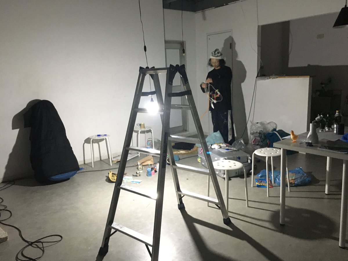 yennuinfo's tweet photo. 『かえるまで、が。』初日まで——  あと1日。   

明日からです！
自己意識と集団意識の極限バトル！！

#エンニュイ  performance      
新作『かえるまで、が。』       

#東京舞台芸術祭2025  参加作品         
会場：三鷹SCOOL         

上演期間：10/28(火)～11/2(日)           

出演：市川フー、浦田かもめ、小林駿、佐藤桃子、zzzpeaker、二田絢乃（50音順）            

作・演出：長谷川優貴            

「境界がにじみ、会話が溶けていく夜。 私はまだ、私だと言えるのか」            

○チケット発売中！        
🎫予約はこちら      

当日精算：https://t.co/cNexdInZYb      
電子チケット：https://t.co/26NhBQFWNf