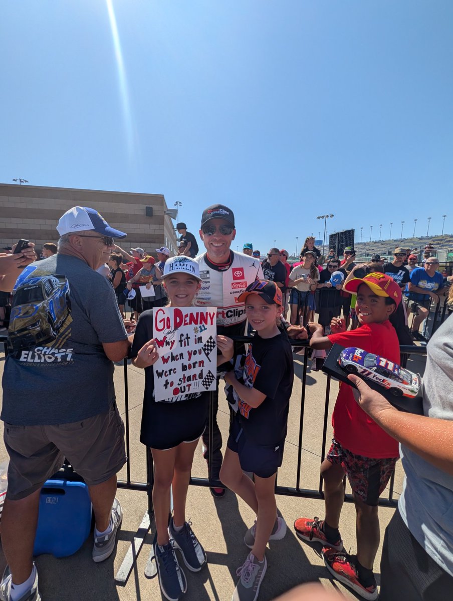 RDoug86's tweet photo. @NASCAR #A11in https://t.co/wJmNIncqy4
