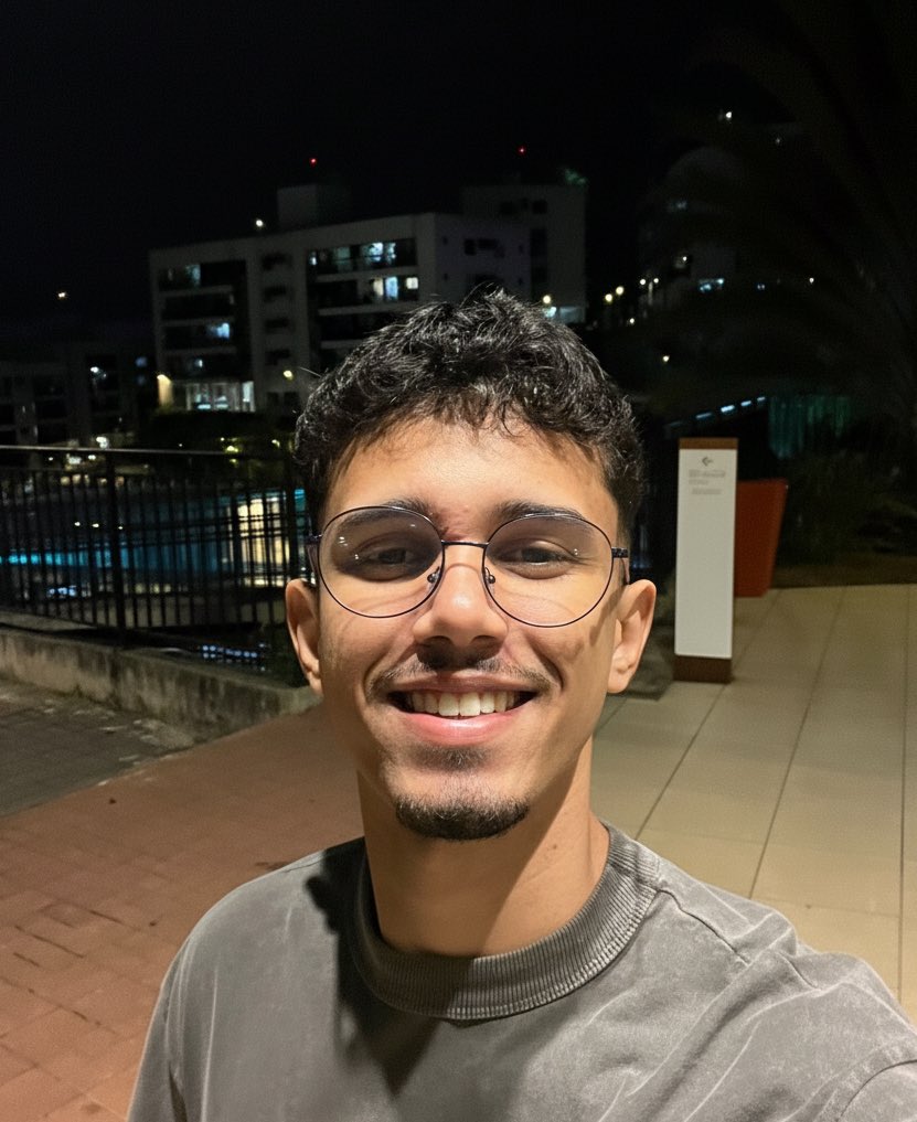 alissonbacke's tweet image. desde q tirei o aparelho eu tento tirar foto sorreando