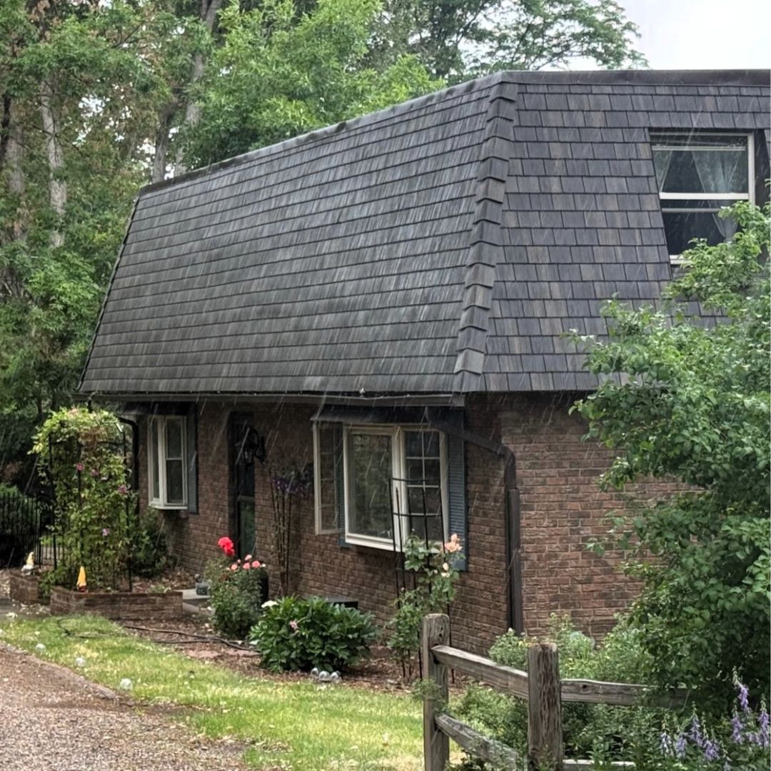 fwaveroofing's tweet photo. This #MansardMonday we're showcasing each of our three colors from our Hand-Split Shake profile. FWAVE’s storm-strong performance and authentic shake style take this tricky roofline from mediocre to memorable.
#FWAVE #mansard #reroof https://t.co/f3UuFVXgOR