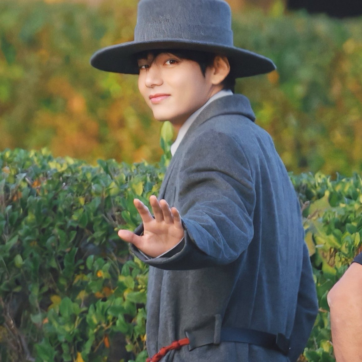 purplesNgreen's tweet photo. #TAEKOOKAU where CEO of Golden Empire JEON JUNGKOOK has never felt so unsure in his entire life because what do you mean he is staring at his ex fiancé whom he thought died 4 years ago?! 

While KIM Taehyung on the other hand is feeling so lost because it’s his first time to see tall buildings and moving cars because the last time he remembers before he slept the other night..he is living in a peaceful palace during his father’s reign. 

aka

The TAEKOOK AU where  crowned prince KIM TAEHYUNG is teleported in the future where he met the man named JEON JUNGKOOK claiming to be his  bethroted.