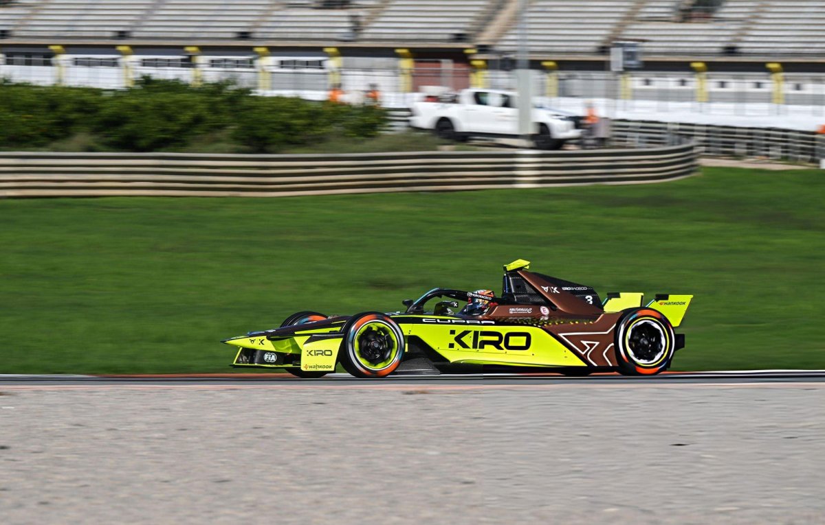 PMartiUpdates's tweet image. 📷🇬🇧| Pepe on track for the first time driving the car he’ll use in first Formula E season 🏎️💨
📷🇪🇸| Pepe en pista por primera vez conduciendo el coche que usará en su primera temporada de Fórmula E 🏎️💨
©️ Alex Bierens de Haan & Simon Galloway
#FormulaE #FETesting #CupraKiro…