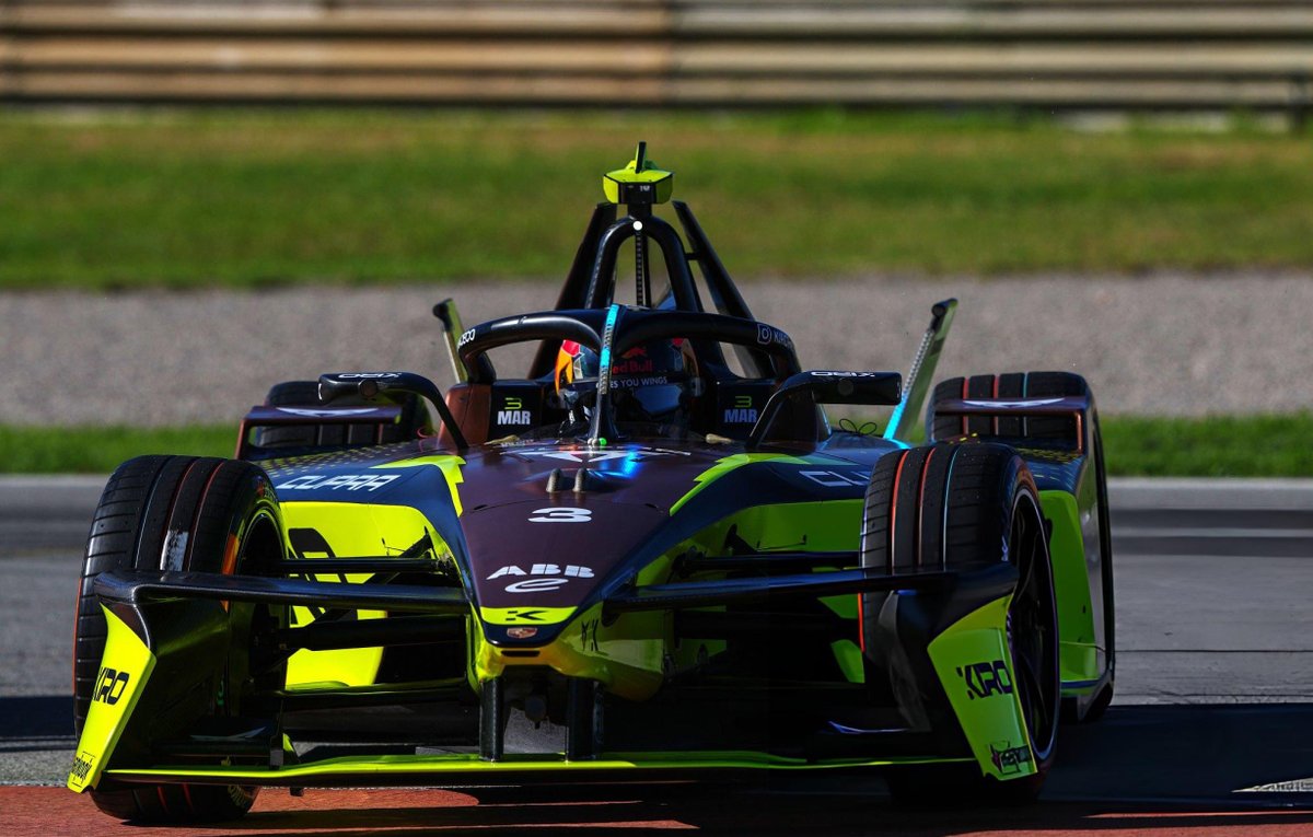 PMartiUpdates's tweet image. 📷🇬🇧| Pepe on track for the first time driving the car he’ll use in first Formula E season 🏎️💨
📷🇪🇸| Pepe en pista por primera vez conduciendo el coche que usará en su primera temporada de Fórmula E 🏎️💨
©️ Alex Bierens de Haan & Simon Galloway
#FormulaE #FETesting #CupraKiro…