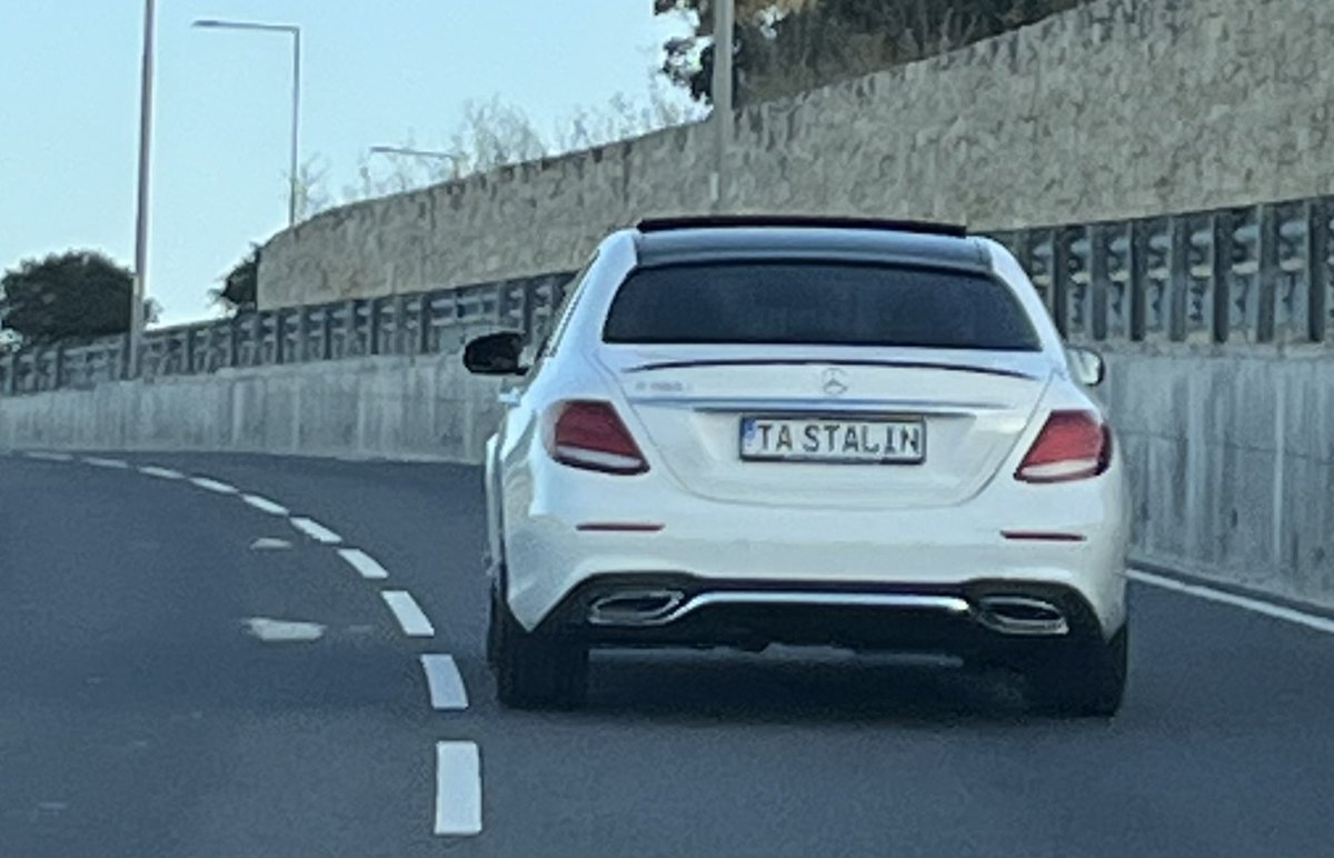 Maltalegi jätkub igasugu tiblasid.

Jälk. Infoks, et “TA” tähendab selles kontekstis “tema oma/kuulub talle”. Sama jälk.

Loodan, et meie Transpordiamet jätab hoolimata saadavast 1350.- eurost sellise saasta siiski väljastamata…