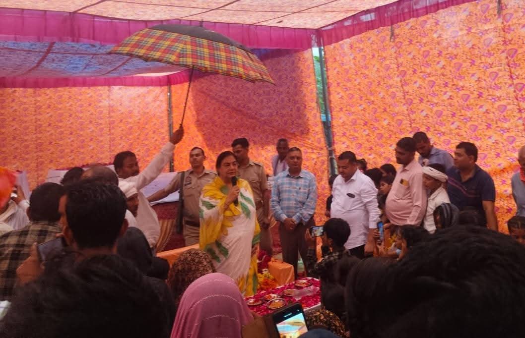 बाह विधानसभा में विधायक निधि योजनांतर्गत ग्राम पंचायत रजपुरा में विजयपाल के घर से अमृतसरोवर तालाब तक के सीसी कार्य का लोकार्पण किया। 
इस अवसर पर आप सभी स्नेही स्वजनों द्वारा किए गए भव्य स्वागत एवं सम्मान हेतु आपका हार्दिक आभार एवं अभिनंदन करती हूं।
<a href="/myogiadityanath/">Yogi Adityanath</a> <a href="/kpmaurya1/">Keshav Prasad Maurya</a>