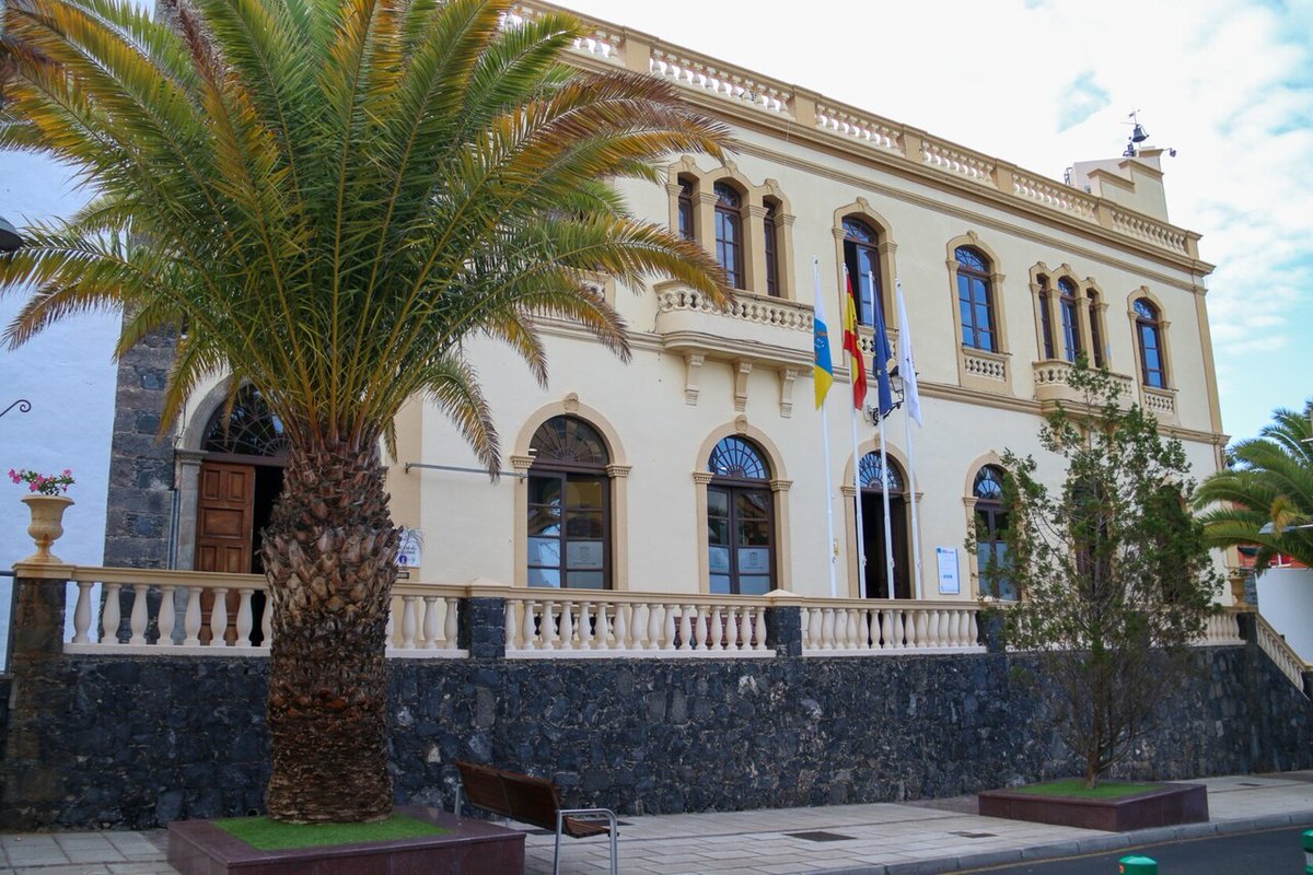 Adeje abre la convocatoria de ayudas para la adquisición de material tecnológico del alumnado de estudios postobligatorios

Más información: ift.tt/JqWAz9O