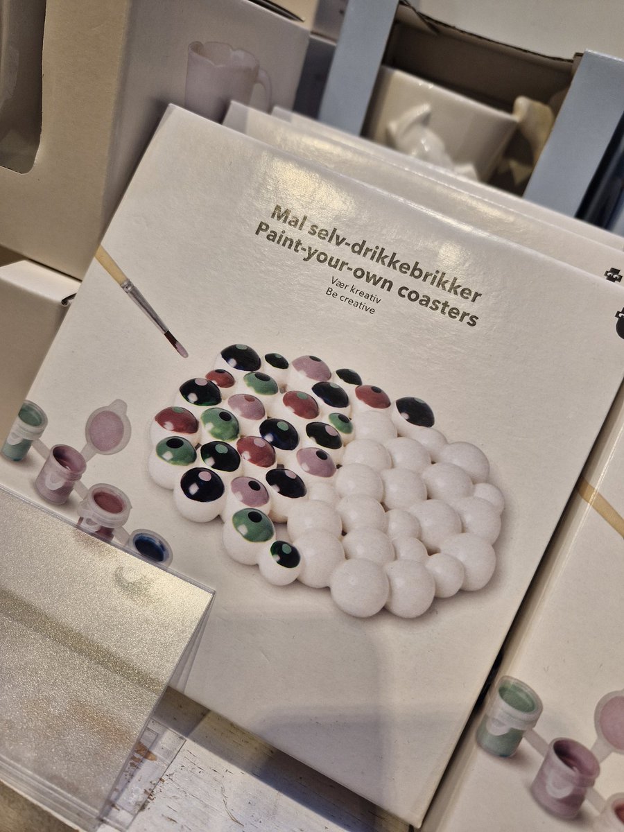 Valeria's eye painting kit available at Flying Tiger