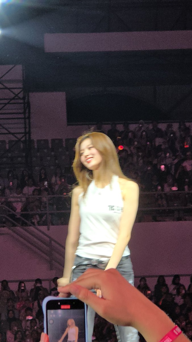 IzzatSana2001's tweet photo. 252510 Twice This Is For In KL
Sana during encore moment
#TWICEinKL #TWICE_THISISFOR_WORLD_TOUR
#THISISFORinKL
#SANA
#์ฌ๋ https://t.co/90yiXc24m5