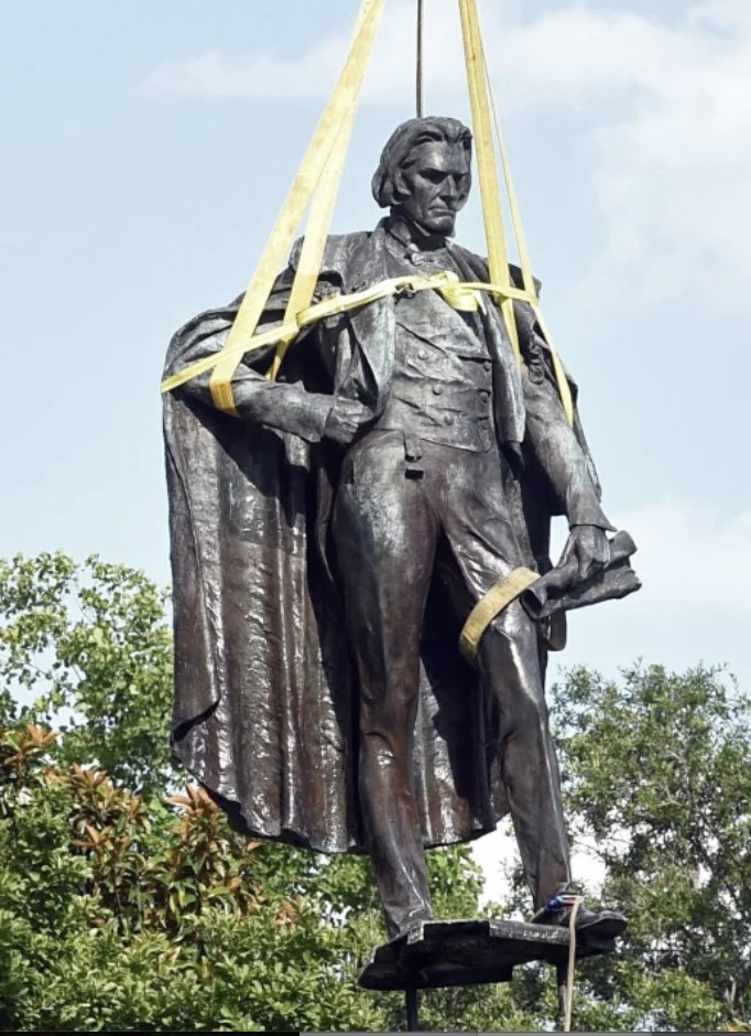 WanjiruNjoya's tweet image. ALL the heroes of the South are going back up. All of them. The Statesmen, the famous Confederate generals, even the humble soldiers like Silent Sam from North Carolina. 

They&apos;re all going back up. The sooner the better.