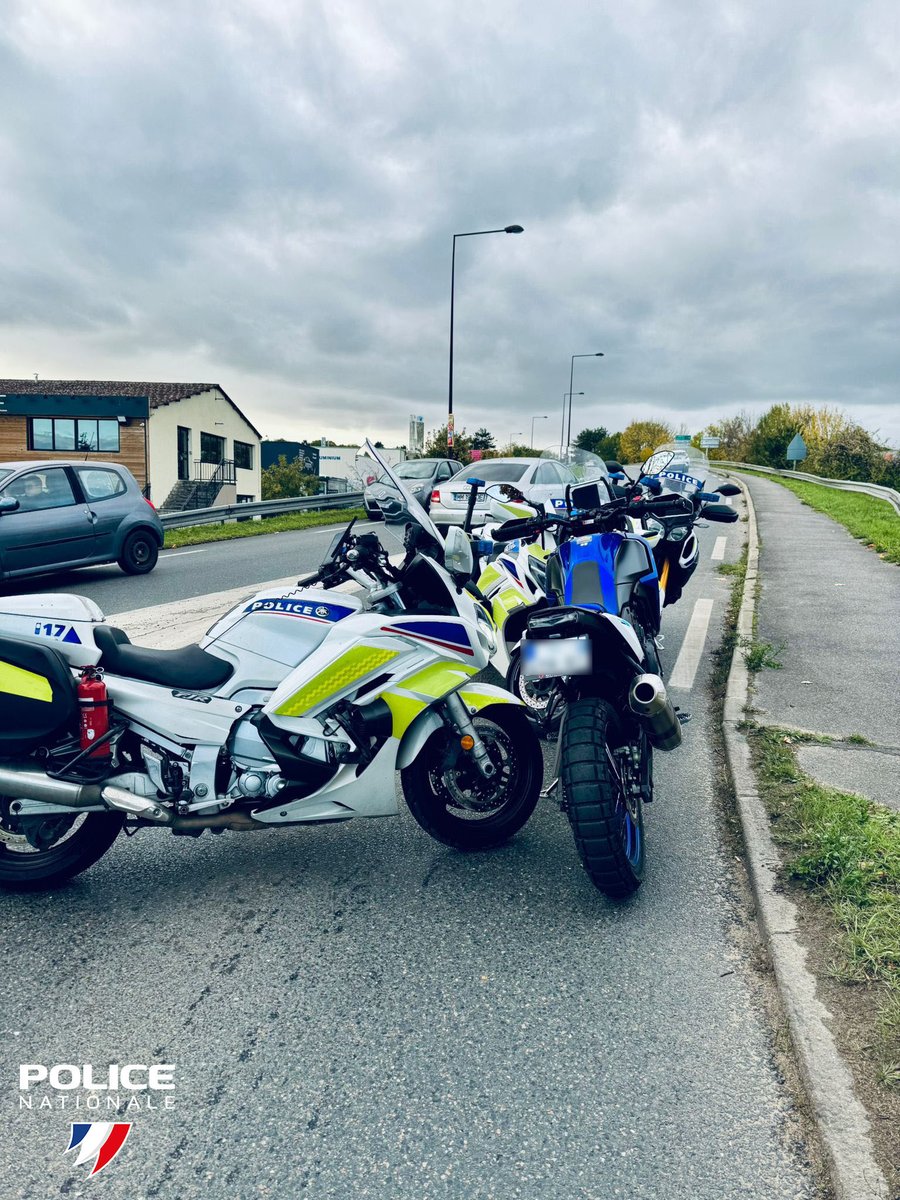 #ContreLesRodéos | Hier, à #Montlhéry  sur la RN20, un individu se livrant à un rodéo urbain 🏍️, dissimulant sa plaque d’immatriculation et réalisant un wheeling à la vue des 👮‍♂️, a été interpellé par les motocyclistes de l'#Essonne.
➡️ moto saisie
➡️ Auteur placé en garde à vue