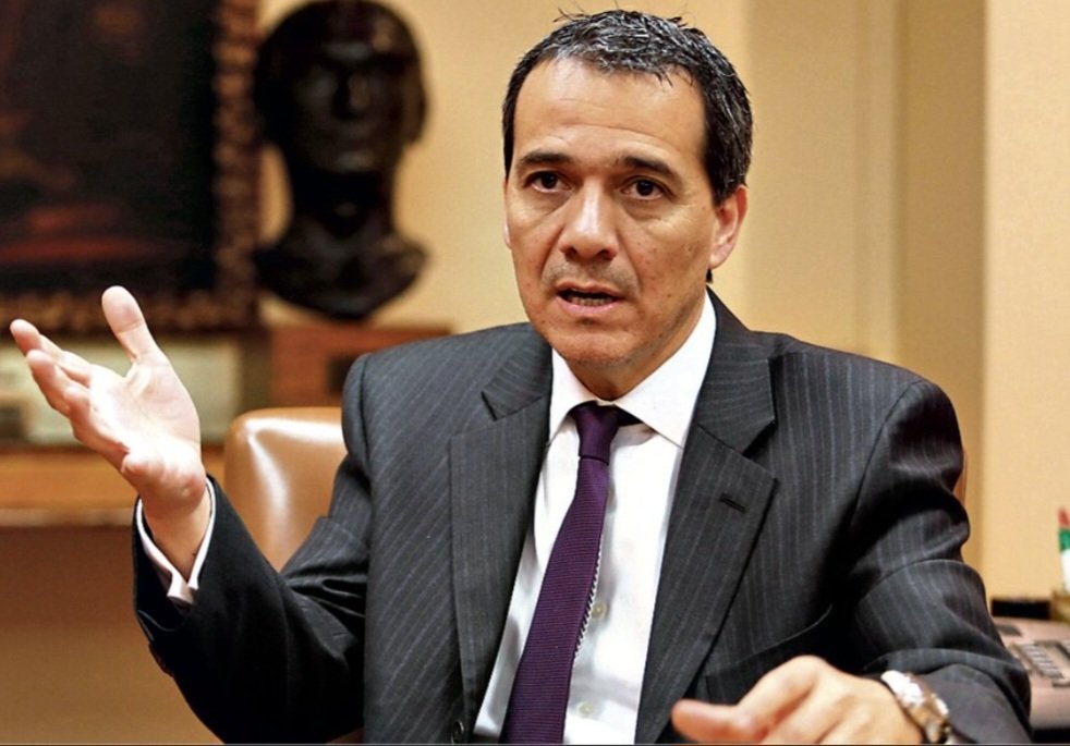 Alonso Segura, Presidente del Consejo Fiscal: "La primera corrección pasa por dejar de aprobar exoneraciones y beneficios Tributarios que generan privilegios"

El CF advirtió que Perú enfrenta un Riesgo inminente de Inestabilidad 
Fiscal. Y Todo Gracias al Congreso.