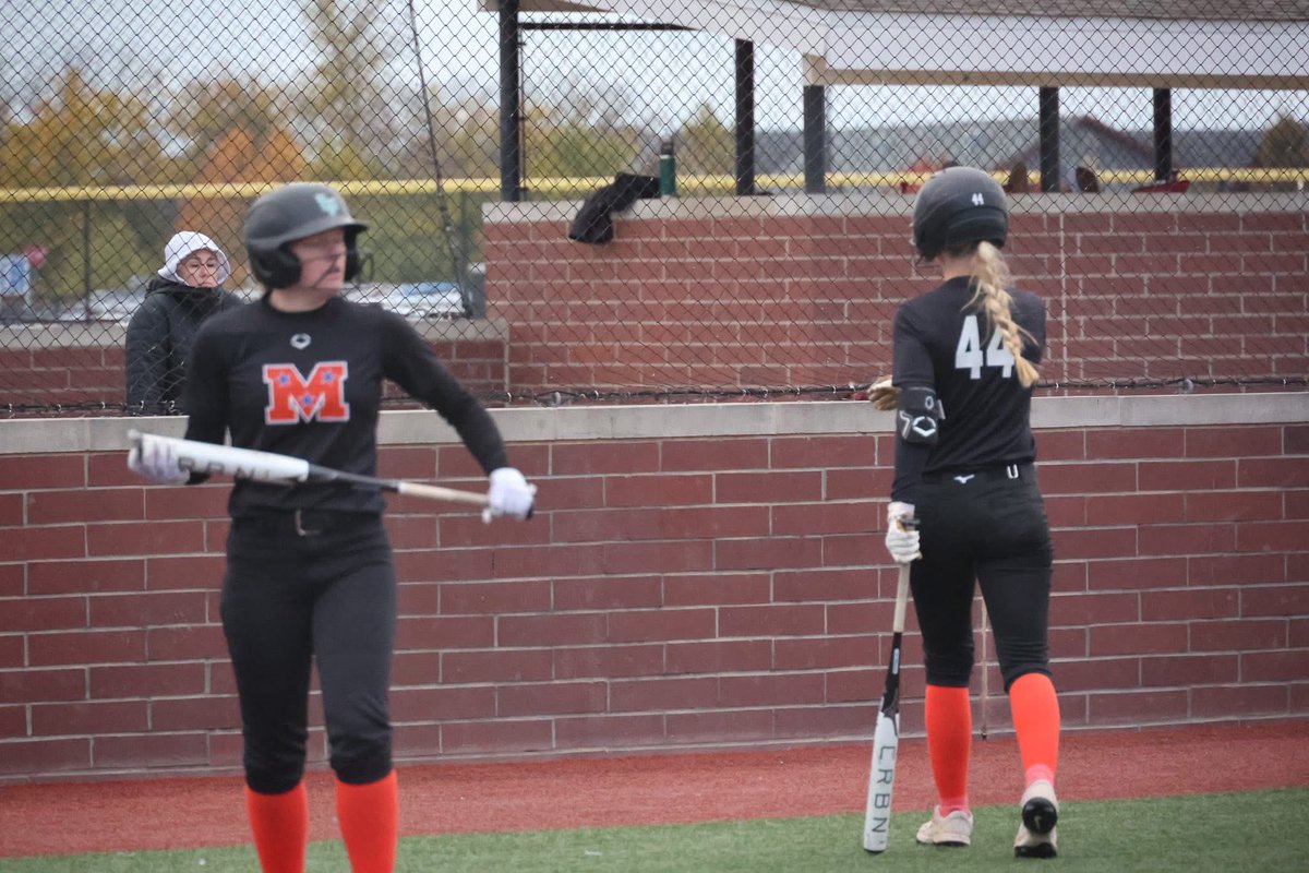 TNMojo2728's tweet photo. These 2 have been locked in at the top of the lineup. @claireritt24 and @BraeleeBurskey bat 1-2 with a matching .491BA this fall. They also combine for 39 RBIs in just 19 games. Their🏎️💨speed on bases has totaled 9 swiped bags. Don’t miss them at @ConnectSports_ #sceniccityfall https://t.co/IKHM65eJP5