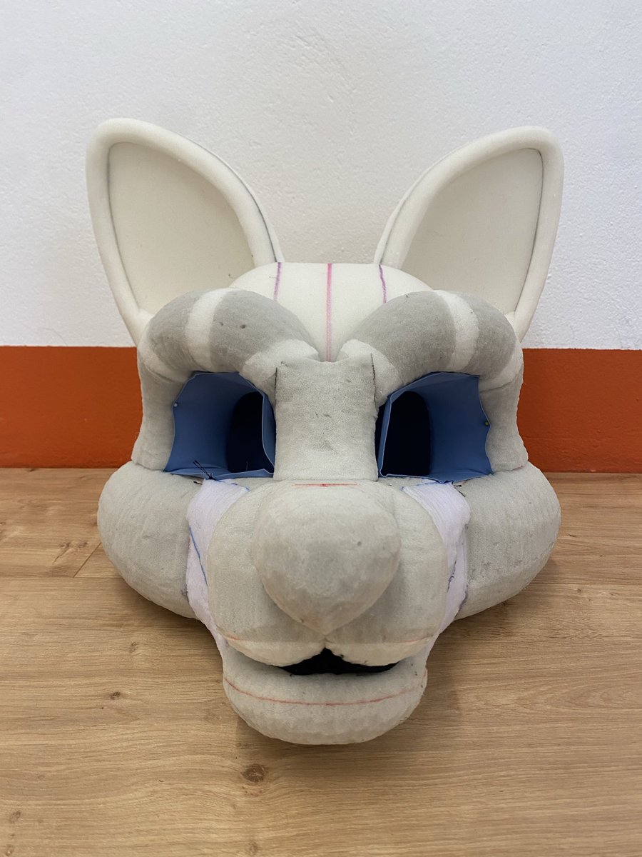 Der nächste Fuchs ist bereit um befellt zu werden 

The next fox is ready to be furred