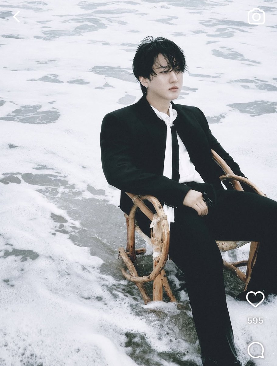 MamaStay87's tweet photo. Changbin in that chair like his wife made   him go shopping. https://t.co/fAjZsp1Kp9