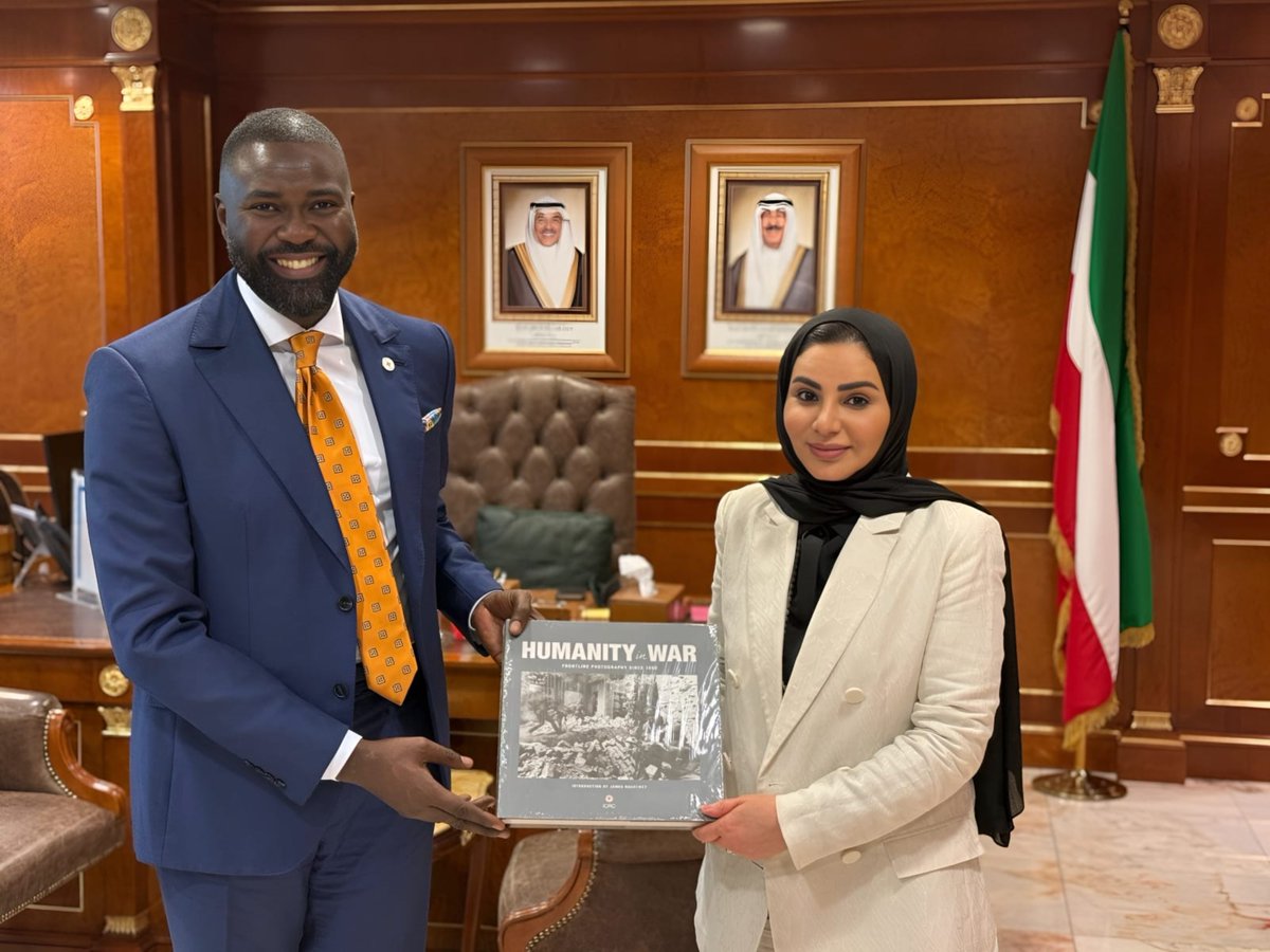 أجرى رئيس البعثة والوفد المرافق له زيارة مجاملة لوزارة الشؤون الاجتماعية وشؤون الأسرة والطفل، حيث التقوا بمعالي الوزيرة د. أمثال الحويلة، تطرّق الاجتماع إلى أوجه التعاون الإنساني ودور الكويت الرائد في دعم العمل الإنساني، إضافةً إلى الشراكة الاستراتيجية مع الهلال الأحمر الكويتي.