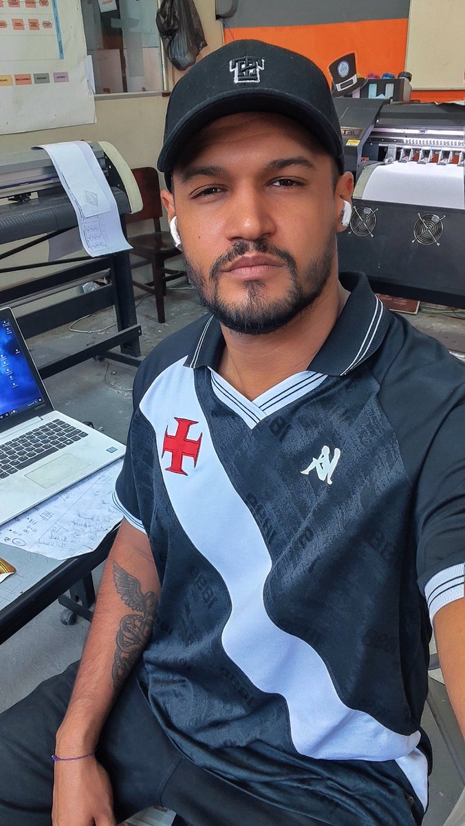Elvis3301's tweet photo. Bora trabalhar 
última semana para matar o mês https://t.co/ZZWlL9SpeV