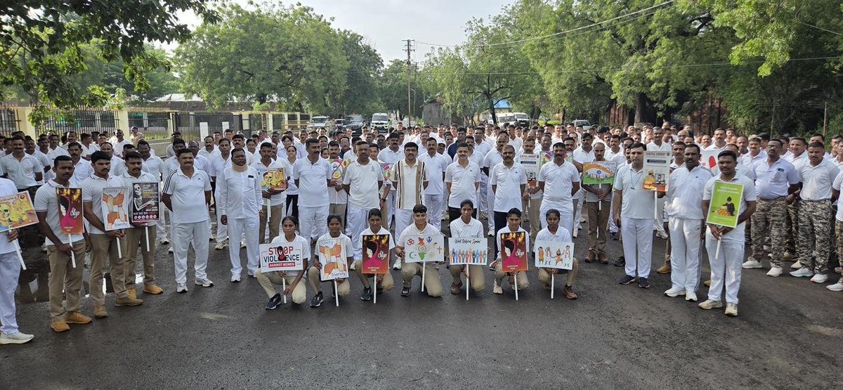 airnews_mumbai's tweet image. #Dhule: सरदार वल्लभभाई पटेल यांच्या जयंतीनिमित्त ‘रन फॉर युनिटी २०२५’ हा उपक्रम देशभर साजरा करण्यात आला. 
 #धुळे जिल्ह्यात युवा व्यवहार आणि क्रीडा मंत्रालयाच्या प्लॅटफॉर्मद्वारे या राष्ट्रव्यापी उपक्रमाचे आयोजन करण्यात आलं.
#RunforUnity 
@InfoDhule 
@SpDhule