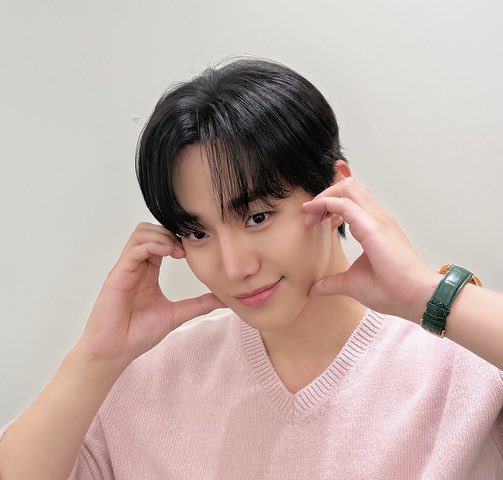 깜찌기

#이준호 #leejunho #ジュノ #李俊昊
#태풍상사 #TyphoonFamily
#채널십오야 20251027