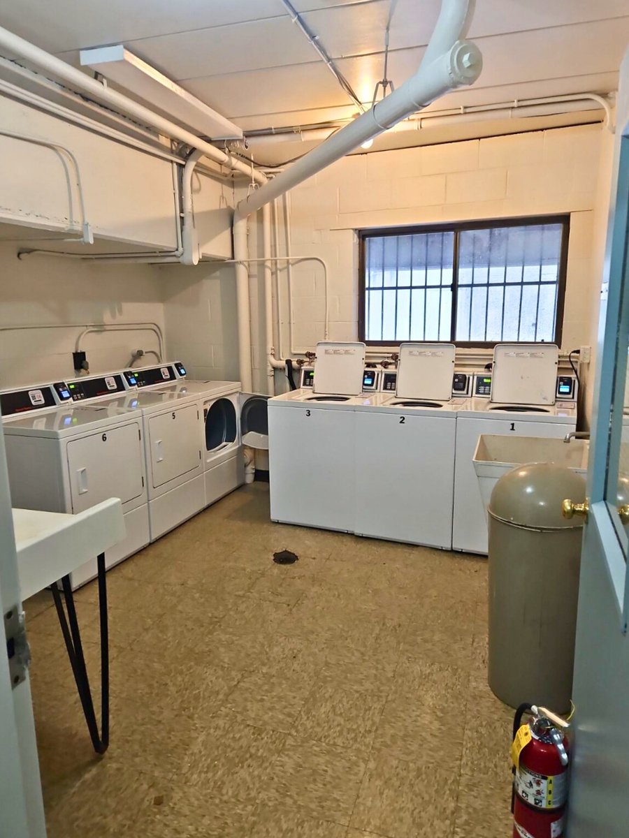 level5pntgllc's tweet image. Brighter, cleaner, and built to last 🧺✨

Level Five Painting, LLC. refreshed this Cambridge (MA) laundry room with durable, washable finishes.

Get your free quote ➡️ levelfivepaintingllc.com/contact/

#CommercialPainting #CambridgeMA #InteriorUpdate