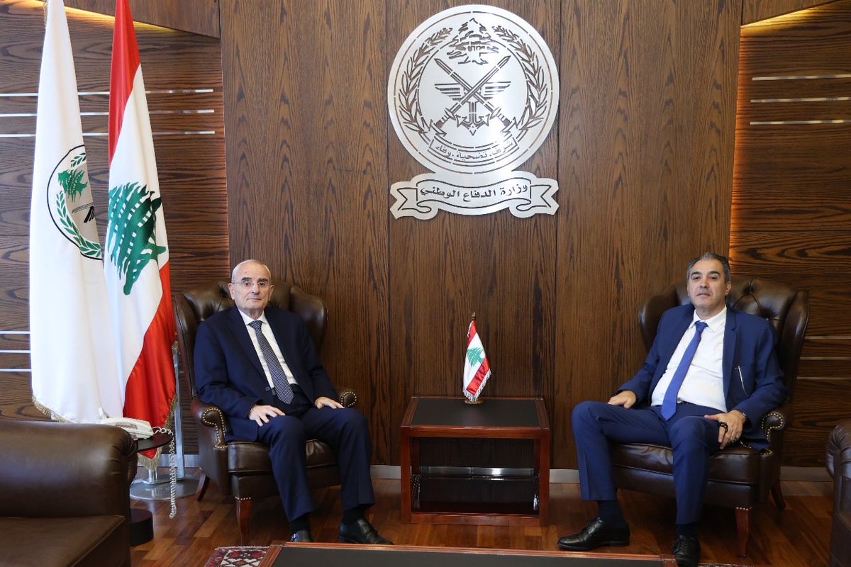 استقبل وزير الدفاع الوطني اللواء ميشال منسى في مكتبه في اليرزة اليوم النائب فريد الخازن، وتم خلال اللقاء البحث في الأوضاع العامة والتطورات الراهنة.

كما استقبل اللواء منسى أمين عام حزب التواصل اللبناني فادي يونس، وجرى التداول في شؤون اجتماعية وإنمائية.