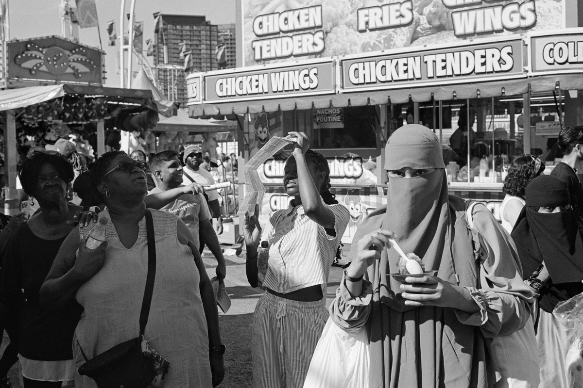 thekarledwards's tweet image. Beating the heat at the CNE in Toronto, August 2025. #filmphotography #hp5 #summicron #50mm