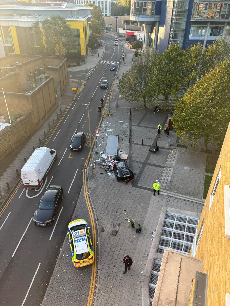 CrimeLdn's tweet image. Lamborghini crash near battersea last night