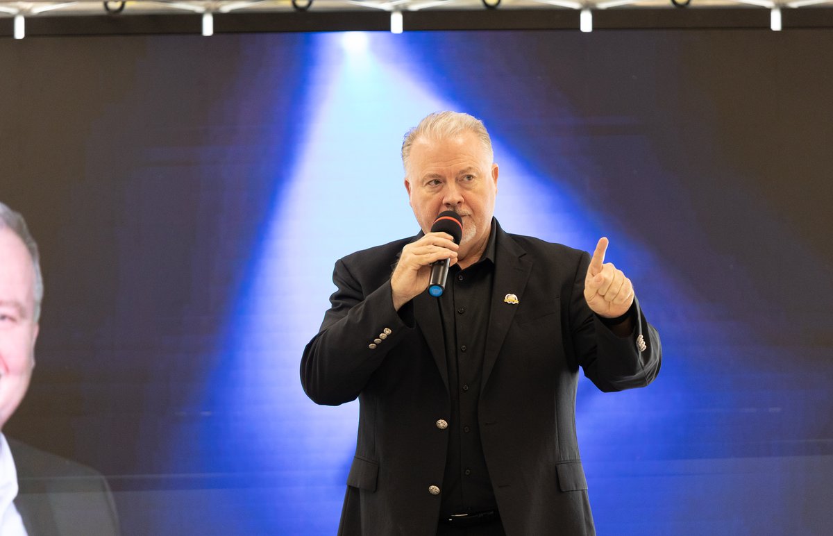 brianrameykc's tweet image. Too many people are in a situationship with their business.

💡 Here’s the fix:

👉 Stop playing it safe.
👉 Start leading like it matters.
👉 Lay It On The Line.
Commitment is the catalyst.
#briankramey #Leadership #TacticalCatalyst #LayItOnTheLine #BTBY #NoExcuses