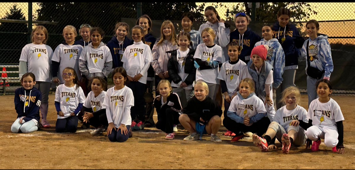 What a perfect night! Our Titans of Tomorrow enjoyed their last fall session with a scrimmage under the lights. Thanks to all of our Titans coaches, players and alums who gave of their time to make our ToTs clinics a special experience. More to come over the winter!