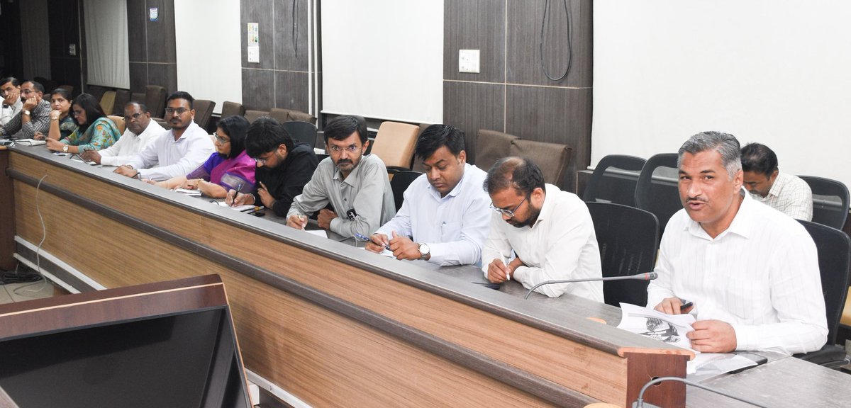 infokhedagog's tweet image. રન ફોર યુનિટી – ૩૧ ઓક્ટોબર
કલેકટર શ્રી અમિત પ્રકાશ યાદવની અધ્યક્ષતામાં રન ફોર યુનિટીની તૈયારીઓ અંગે બેઠક યોજાઈ.
સરદાર પટેલની ૧૫૦મી જન્મજયંતિ નિમિત્તે નડિયાદ ખાતે એસઆરપી ગ્રાઉન્ડથી સરદાર પટેલ જન્મસ્થળ સુધી ભવ્ય રન ફોર યુનિટીનું આયોજન 
#RunForUnity #NationalUnityDay #Kheda