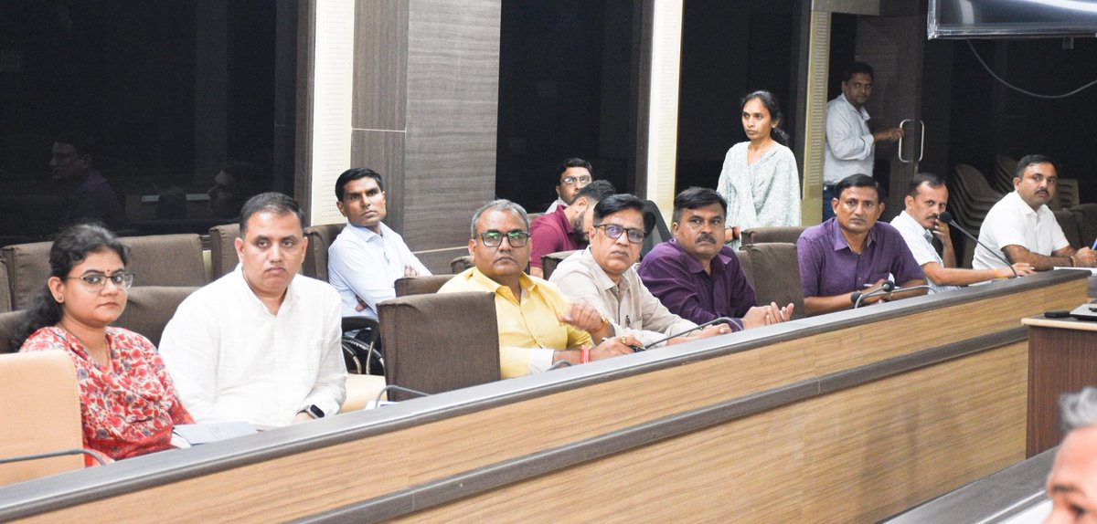 infokhedagog's tweet image. રન ફોર યુનિટી – ૩૧ ઓક્ટોબર
કલેકટર શ્રી અમિત પ્રકાશ યાદવની અધ્યક્ષતામાં રન ફોર યુનિટીની તૈયારીઓ અંગે બેઠક યોજાઈ.
સરદાર પટેલની ૧૫૦મી જન્મજયંતિ નિમિત્તે નડિયાદ ખાતે એસઆરપી ગ્રાઉન્ડથી સરદાર પટેલ જન્મસ્થળ સુધી ભવ્ય રન ફોર યુનિટીનું આયોજન 
#RunForUnity #NationalUnityDay #Kheda
