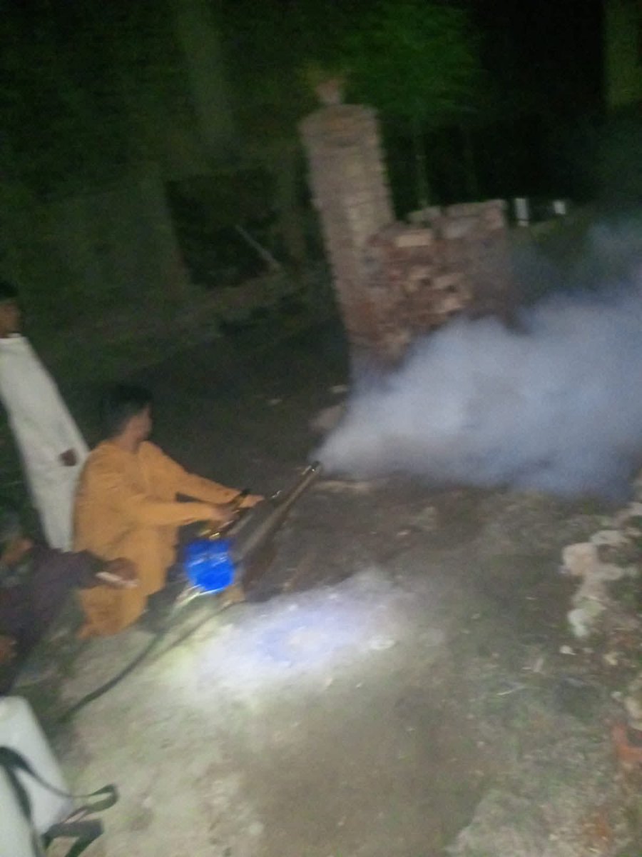 YumnaAli_4383's tweet image. میئر حیدرآباد کاشف علی شورو کی خصوصی ہدایت پر چیئرمین ذوہیب چانگ کی زیرِ نگرانی UC-145 میں اینٹی ڈینگی اسپرے مہم مؤثر انداز میں جاری ہے
یہ مہم عوامی صحت کے تحفظ کے لیے پیپلز پارٹی کے عملی عزم کی عکاسی کرتی ہے۔
#HMC #PPP #PublicHealth @KashifShoroPPP  @jamkhanshoro @BBhuttoZardari