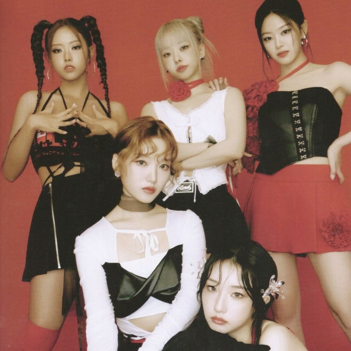 looblebase's tweet image. Looble Base stands in full support of NJZ and Tokkis. Loossemble is made up of LOONA members who have endured the consequences of an abusive company, &amp;amp; it’s heartbreaking to see another group facing similar mistreatment. No artist should ever have to go through that.

NJZ (and…