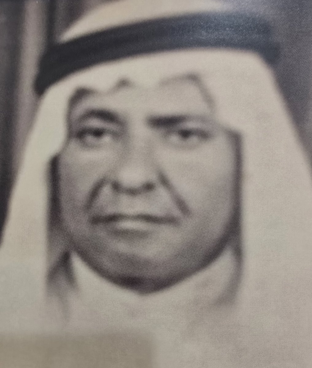 العم عبدالحميد بن عبدالرحمن بن محمد أبو خضير رحمه الله، ولد في المدينة المنورة عام 1347هـ ونشأ ودرس بها ونال قسطاً من التعليم، يقول هو عن نفسه رحمه الله بأنه: "ولد في الساحة بزقاق الحبس في بيت عم والده الشيخ عبدالفتاح عبده، وأن والده كان مسافراً مع السيد حمزة با فقيه إلى كلكتا في