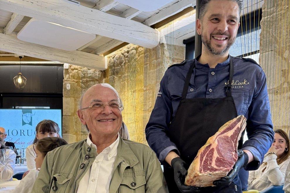 Querido Javier Pérez Andrés <a href="/JavierPerezARGI/">Javier Pérez Andrés</a> gracias nuevamente por el mimo con el que hablas de nuestra Morucha Dehesa de Ituero.

📰 "David y Ezequiel unidos por la morucha" 🔗 diariodevalladolid.es/la-posada/2510…