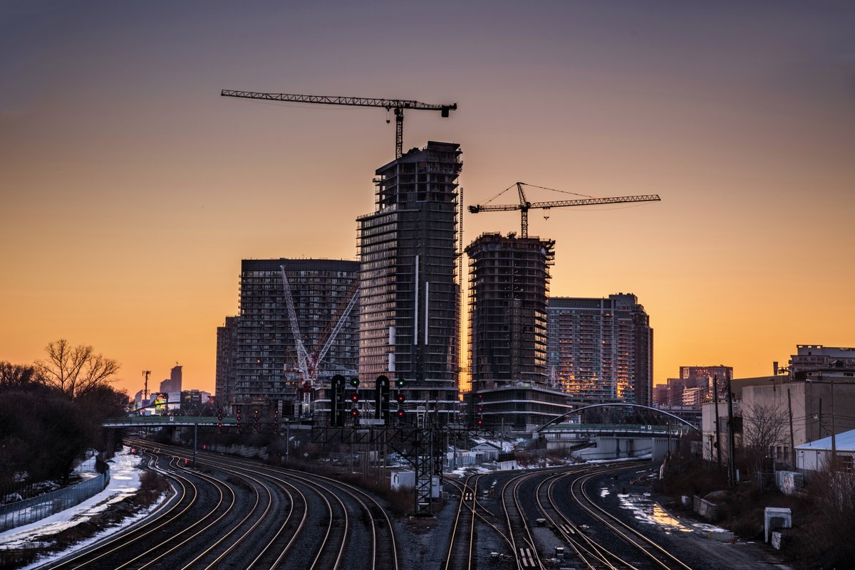 Ottawa put $283mn to a Toronto sewage project despite the city not meeting the feds' infrastructure funding conditions. 

"I don’t see how this initiative builds a single more home," tweeted <a href="/MikePMoffatt/">Dr. Mike P. Moffatt 🇨🇦🏅🏅</a> 

Our editorial this week:
canadianaffairs.news/2025/10/24/edi…