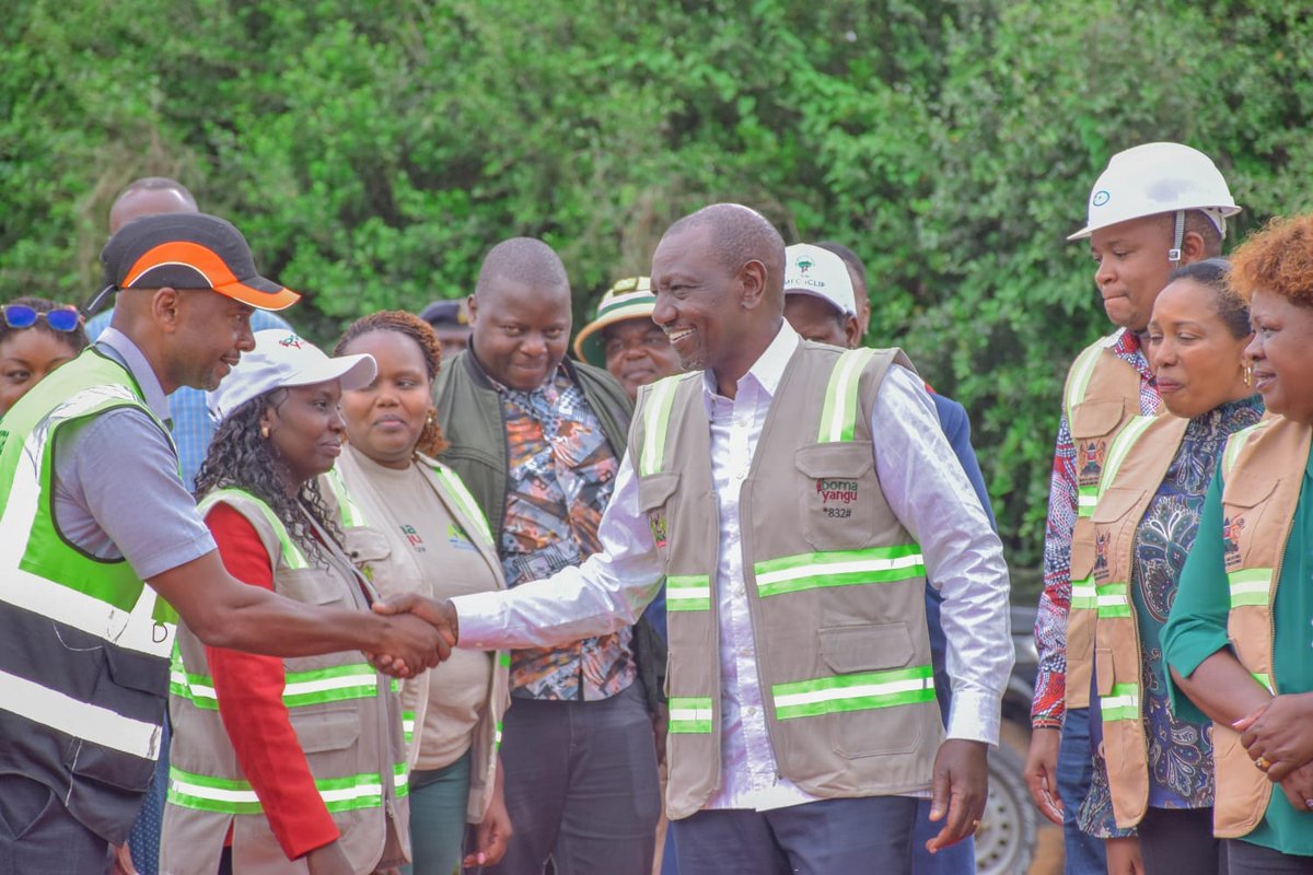 Bosco_Mk's tweet image. With President Ruto visiting Molo, development takes center stage again! 🌟 MP Kuria Kimani is ensuring roads are passable, markets are growing, and every village feels progress. Affordable housing is here, and Molo is rising! 🚀
#KKSeason3Loading