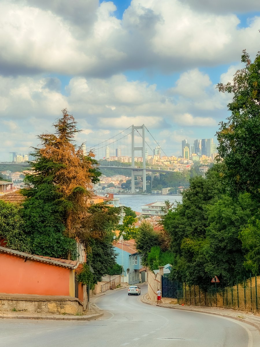 Sanırım ilk defa aynı mahalleden birine Twitter’da denk geldim.