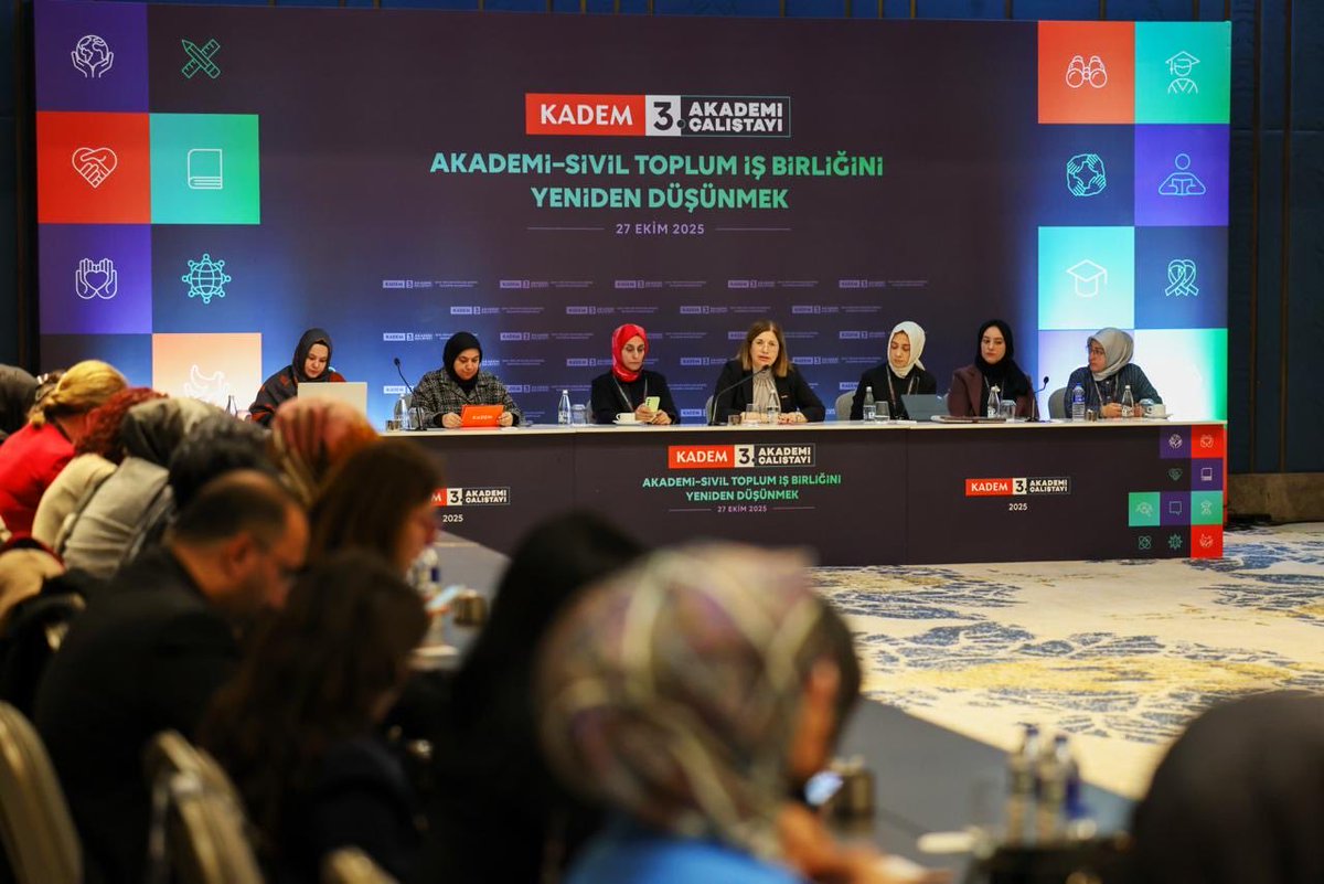 kademorgtr's tweet photo. Türkiye’nin 55 ilindeki temsilciliklerimizde gönüllü olarak çalışmalar yürüten akademisyenlerle, 3. KADEM Akademi Çalıştayı'nda bir araya geldik.

Akademi–Sivil Toplum İş Birliğini Yeniden Düşünmek temasıyla gerçekleştirdiğimiz çalıştayla; kadına dair yürütülen araştırmaların sivil topluma sunulmasını, teorinin sahayla buluşmasını ve deneyimin bilgiye dönüşmesini hedefliyoruz.

Çalıştayımıza katılan, bilgi ve tecrübeleriyle katkıda bulunan tüm misafirlerimize teşekkür ederiz.