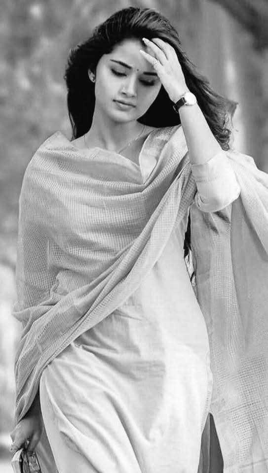 "बदलना" ख़राब नहीं हैं मुर्शिद....
ख़राब हैं बदल कर ,पहले से "बदतर" हो जाना !! 💔🖤
              
                 #शामिरखान