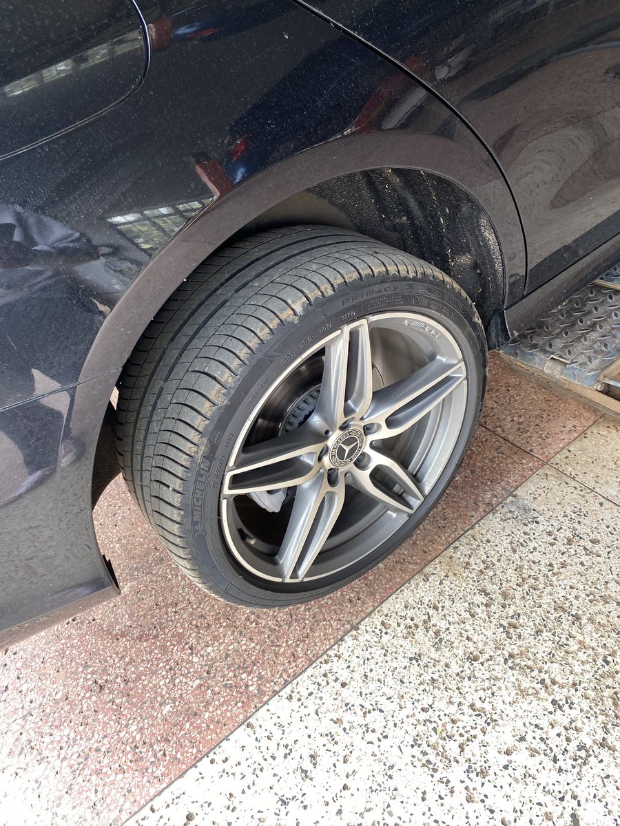brokensuit44's tweet image. I have these primacy 3 Michelin tires that I am happy to give away for free. They are used… probably have 6-7 months of life left….Kama unataka, come for them at the workshop. Bora unibuyie chipo at the restaurant next door 
Size is 275/35/19