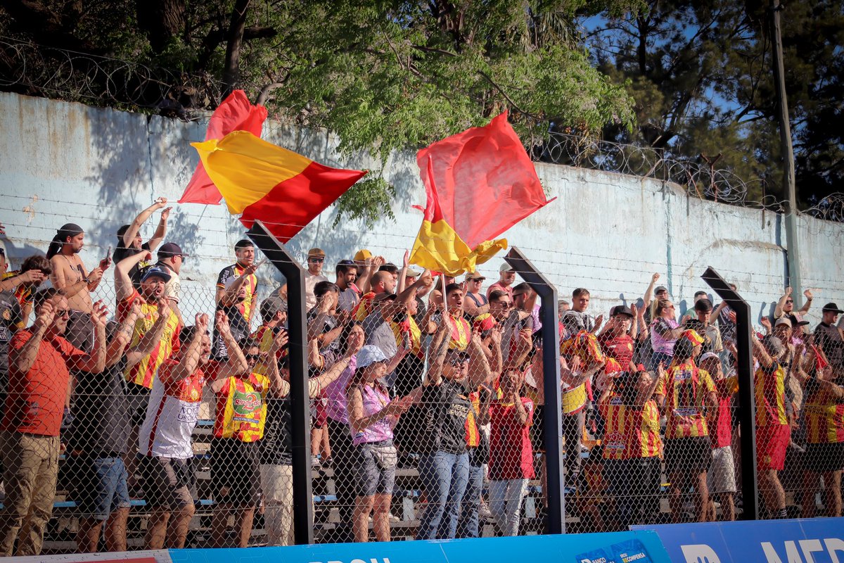 𝑬𝒔 𝒍𝒂 𝒈𝒆𝒏𝒕𝒆 𝒒𝒖𝒆 𝒔𝒊𝒈𝒖𝒆 𝒖𝒏 𝒔𝒐𝒍𝒐 𝒆𝒔𝒄𝒖𝒅𝒐

Nos quedan dos finales gauchos, las ganamos juntos 👊🏼

#ElClubDelBarrio