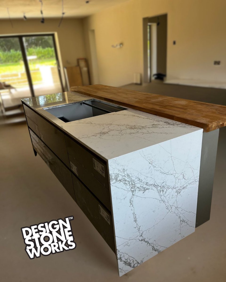 DesignStonework's tweet image. From slab to showstopper 💚

Our team has brought this Verde Peak 20mm quartz from @technistone_int to life 🔥

Expertly cut, polished, and fitted to perfection. 🙌

#verdepeak #naturalstone #quartzworktops #marblestone #kitcheninspo #dreamkitchen #norfolk #homedesign