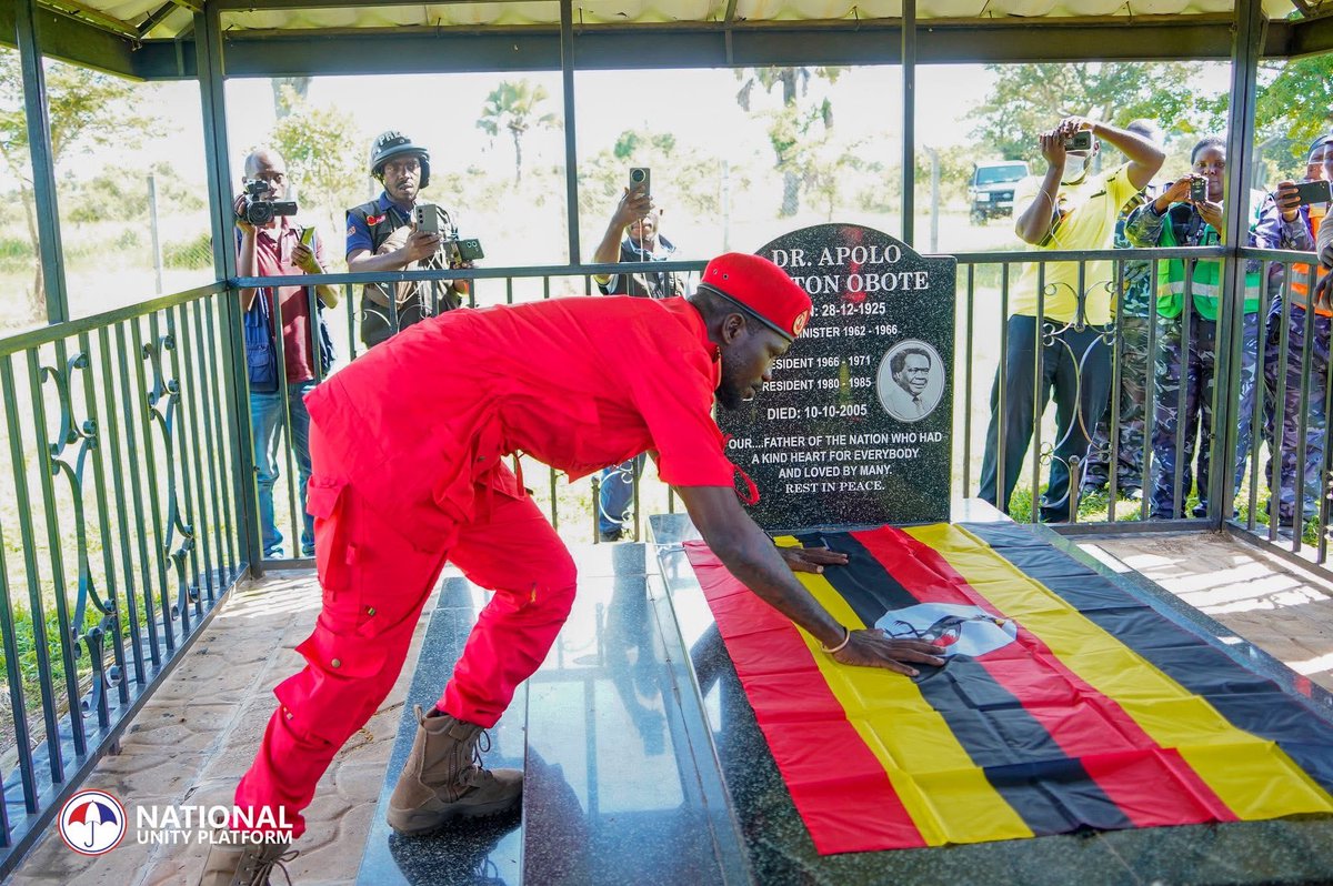 Hon Kyagulanyi  made a bold but risky political move by visiting Obote’s grave, he wanted to show he’s a national leader, not just a Muganda leader. He’s trying to unite Ugandans from all regions, even those who once clashed in history.

However, this has two sides: Older Baganda