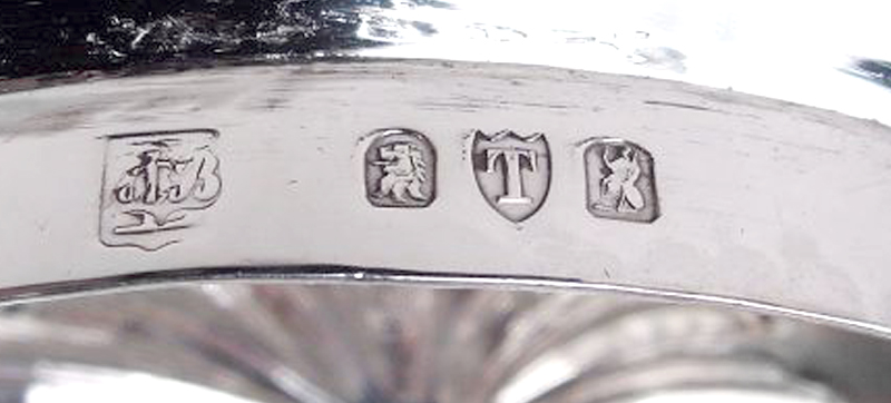 Covered urn by Lambert &amp; Co. in London, 1894. Bowl has half fluting &amp; gadrooning with stippled scalloped border; cast s-scroll handles capped with female heads. Cover domed with finial. Traditional form in Britannia (958) silver. Fully marked. Item#CC294

nelsonandnelsonantiques.com/items/1509610/…