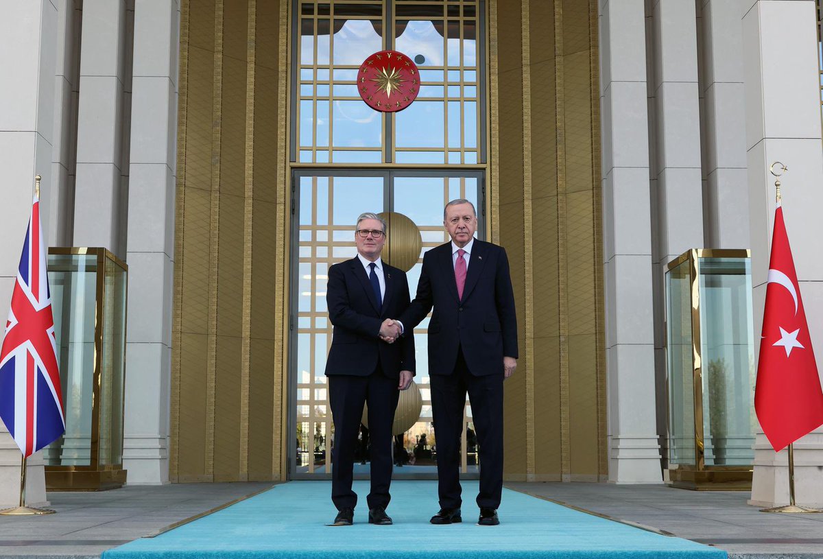 Cumhurbaşkanımız Sayın Recep Tayyip Erdoğan, İngiltere Başbakanı Keir Starmer'i resmi törenle karşıladı.